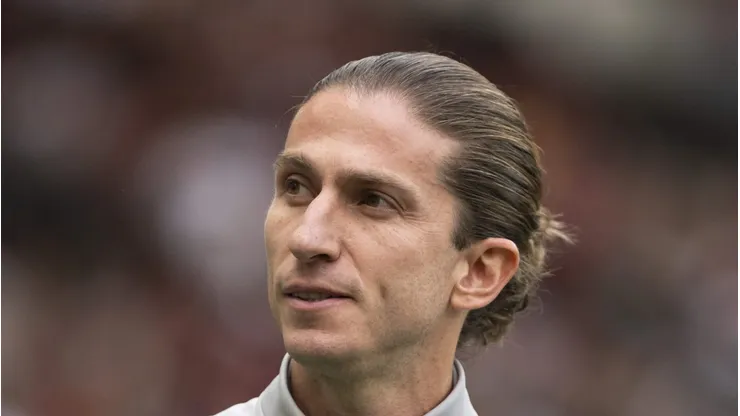 Filipe Luís, do Fla, descarta contratação do atacante venezuelano.