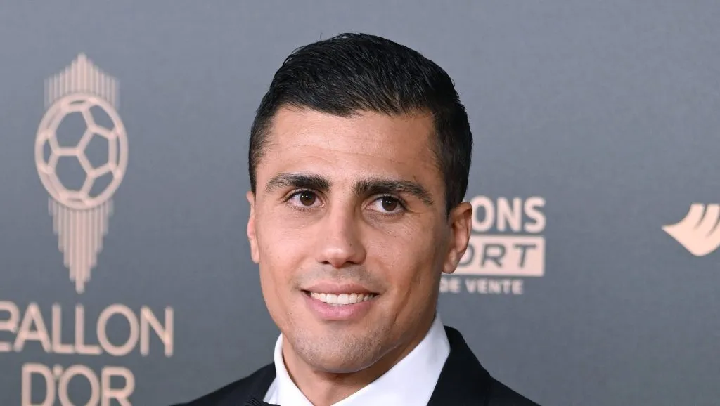 Foto: IMAGO / Starface – Rodri desbancou o favoristismo do brasileiro e levou o prêmio da revista francesa.