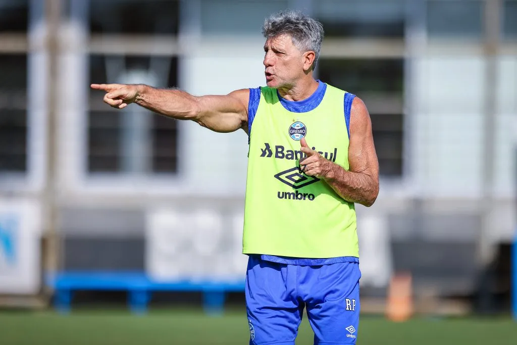 Renato Gaúcho comanda treino do Imortal à espera de Kannemann, mas tem a solução na manga caso o argentino não retorne – FOTO: LUCAS UEBEL/GREMIO FBPA