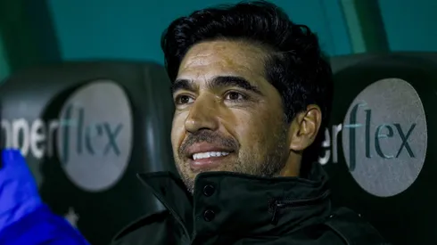 Abel Ferreira durante partida entre Palmeiras e Atlético-MG, no Estádio Brinco de Ouro da Princesa, pelo Brasileirão.