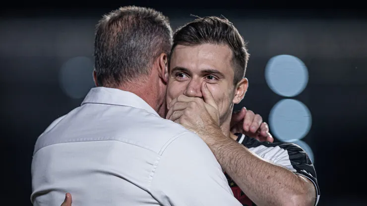 Lucas Piton faz revelação sobre os bastidores do Vasco