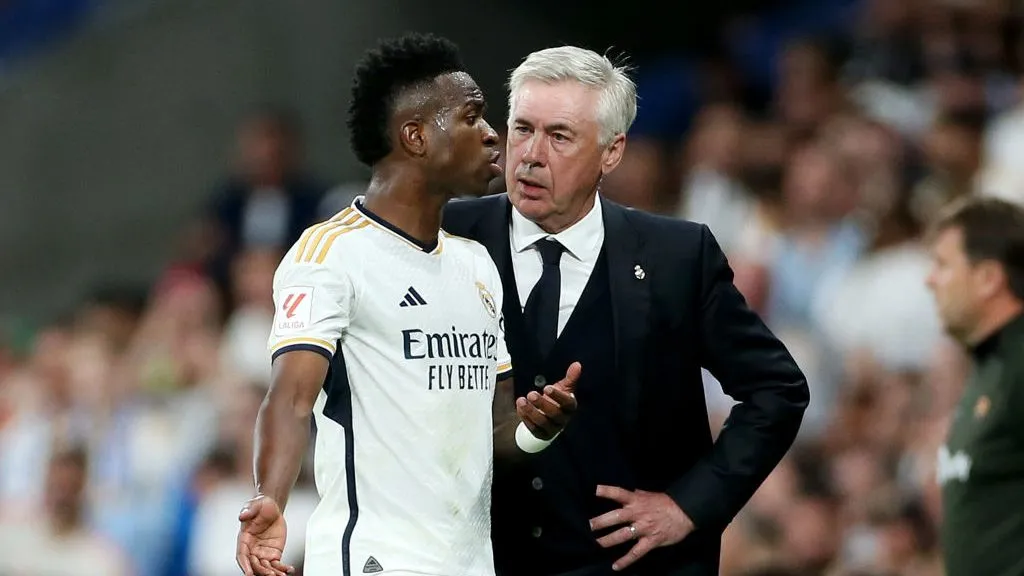 Vini e Ancelotti no Real Madrid. Foto: Florencia Tan Jun/Getty Images