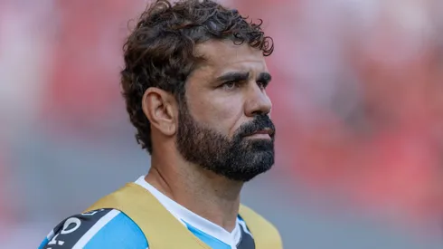 Diego Costa durante partida entre Internacional e Grêmio, no Beira-Rio, pelo Campeonato Brasileiro.