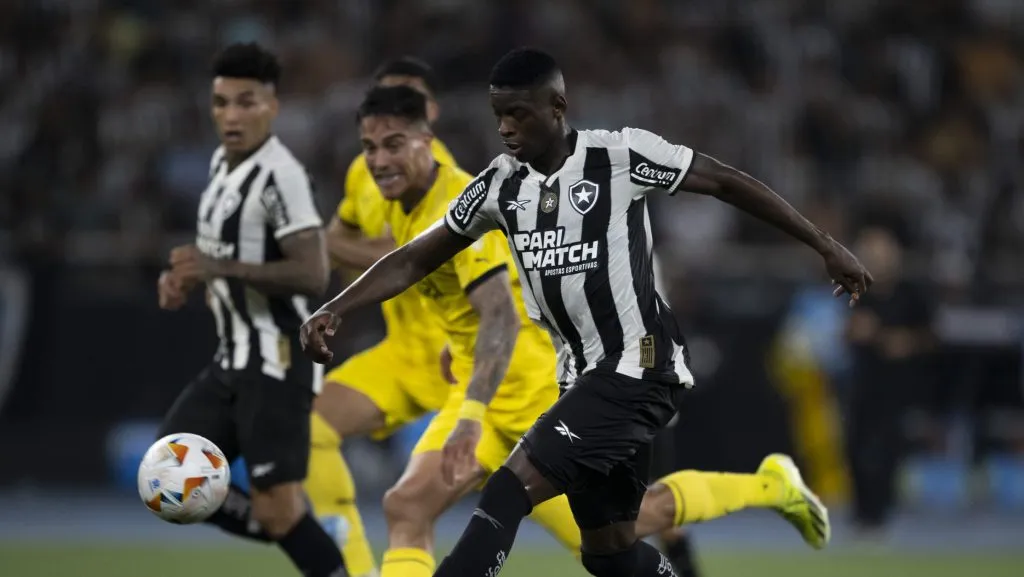 Botafogo e Peñarol no Nilton Santos. Foto: Jorge Rodrigues/AGIF