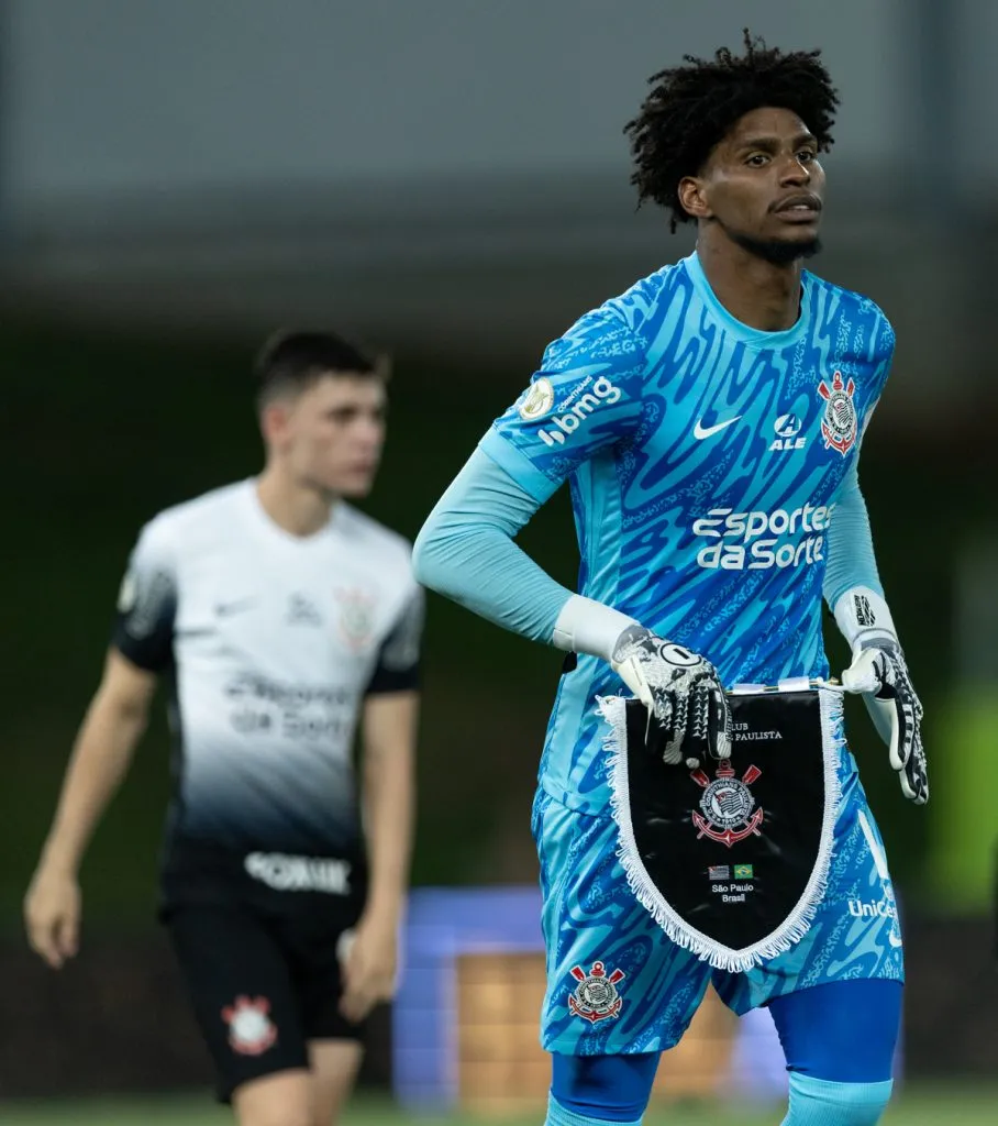 Hugo Souza antes da partida. Foto: Rodrigo Coca/Ag. Corinthians