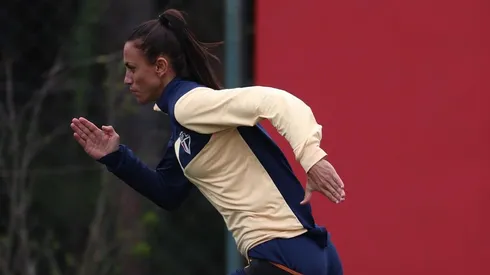 Ana Alice, zagueira do São Paulo durante treino intenso de velocidade no CT em Cotia