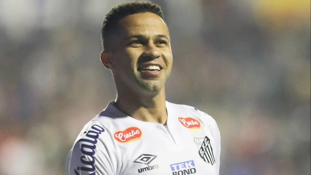 Bola de Ouro: torcida do Santos “entrega prêmio” para meia contra Ituano