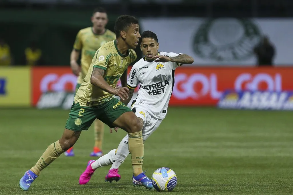 Marcos Rocha em partida com o Criciúma. (Photo by Ricardo Moreira/Getty Images)
