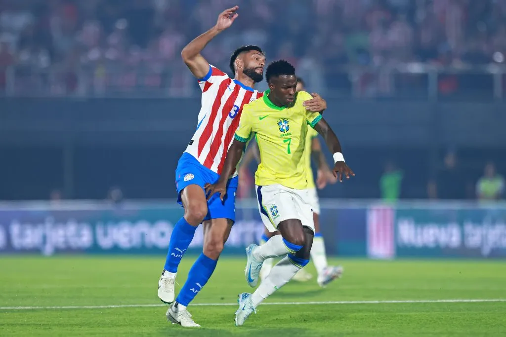 Omar Alderete é titular do Paraguai e marcou recentemente Vini Júnior nas Eliminatórias. Será que vem para o Cruzeiro? – Foto: IMAGO
