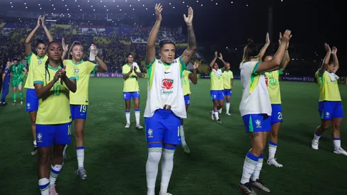 Seleção Brasileira Feminina sob o comando de Arthus Elias, comemorando no final da partida contra a Colômbia no primeiro amistoso da Copa do Mundo 2027