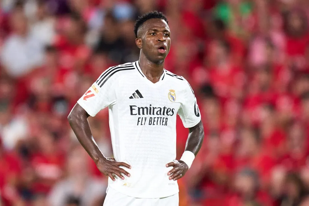 Vinicius Júnior durante partida pelo Real Madrid. (Photo by Alex Caparros/Getty Images)