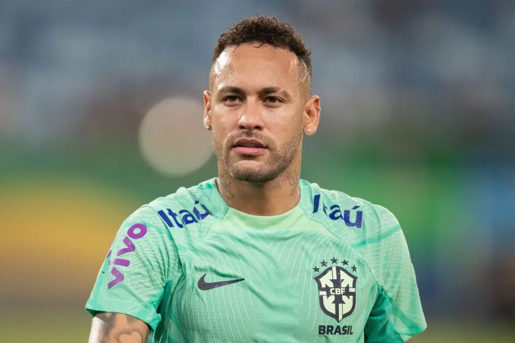 Neymar ainda não voltará para o futebol brasileiro (Foto: Gil Gomes/AGIF)