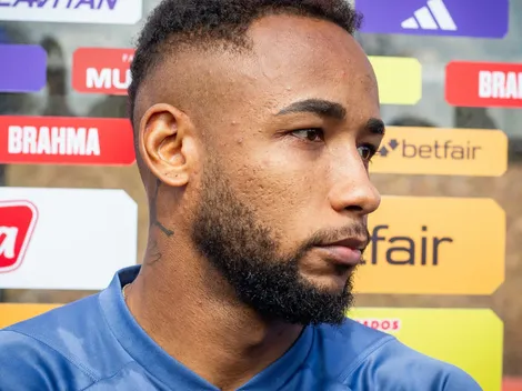 Casagrande questiona Rafa Silva após expulsão no Cruzeiro