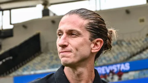 Filipe Luís durante jogo contra o Juventude no Maracanã.