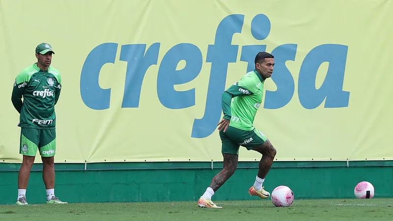 Abel de olho em Dudu, durante jogo-trieno na Academia de Futebol em preparação para o Derbi (Foto: Cesar Greco/Palmeiras/by Canon)