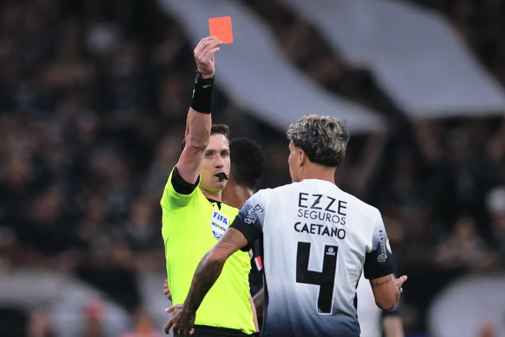 Caetano não vai permanecer no Corinthians e interessa ao Colorado (Foto: Ettore Chiereguini/AGIF)