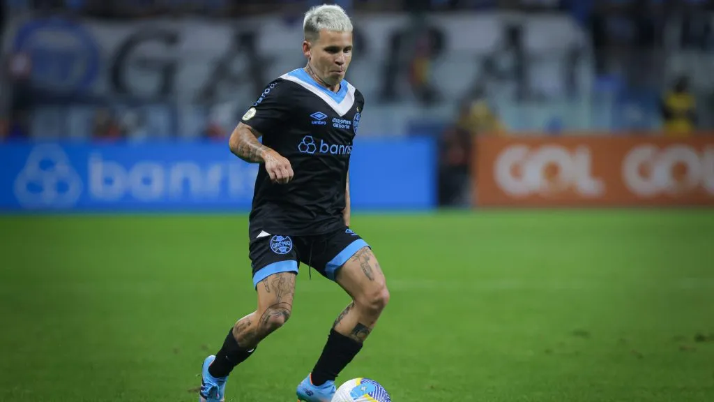 Com futuro incerto no Grêmio, Soteldo cogitou ida para o Flamengo – Foto: Maxi Franzoi/AGIF