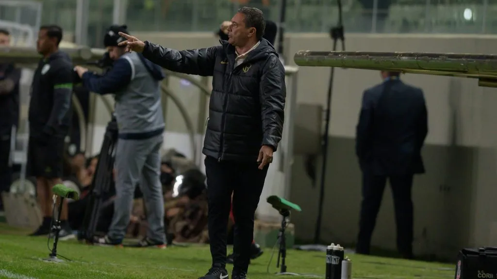 Retorno de Luxa foi cogitado no Santos