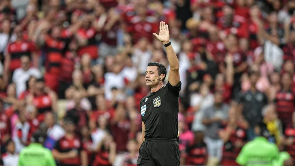 Braulio da Silva Machado expulsou Nenê. Foto: Thiago Ribeiro/AGIF