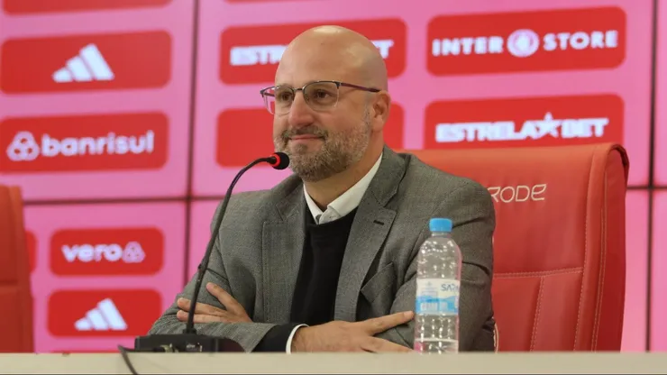 Olavo Bisol, vice-presidente do Internacional fala em coletiva de imprensa após anuncio de sua candidatura