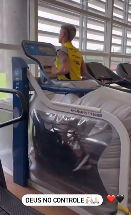 Luiz Araujo volta aos treinos após cirurgia no joelho direito. (Reprodução/Instagram)