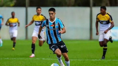 Cheron, durante partida na equipe titular de Renato Gaúcho contra o The Strongest, pela CONMEBOL Libertadores 2024
