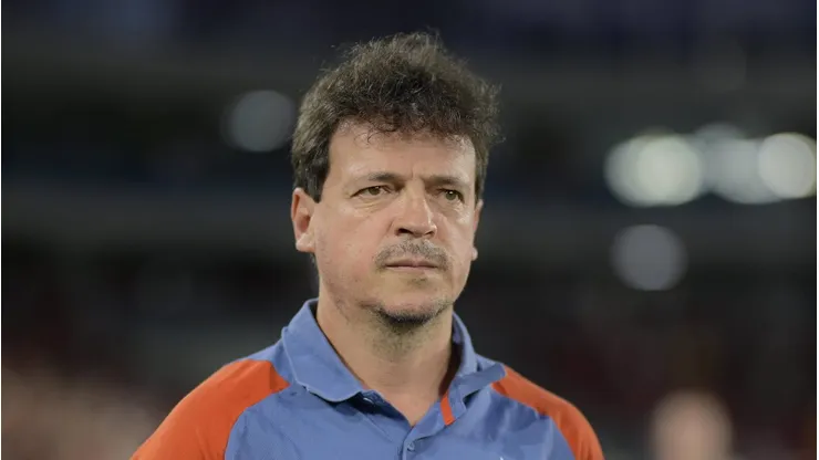 Fernando Diniz durante jogo do Cabuloso contra o Athletico Paranaense.