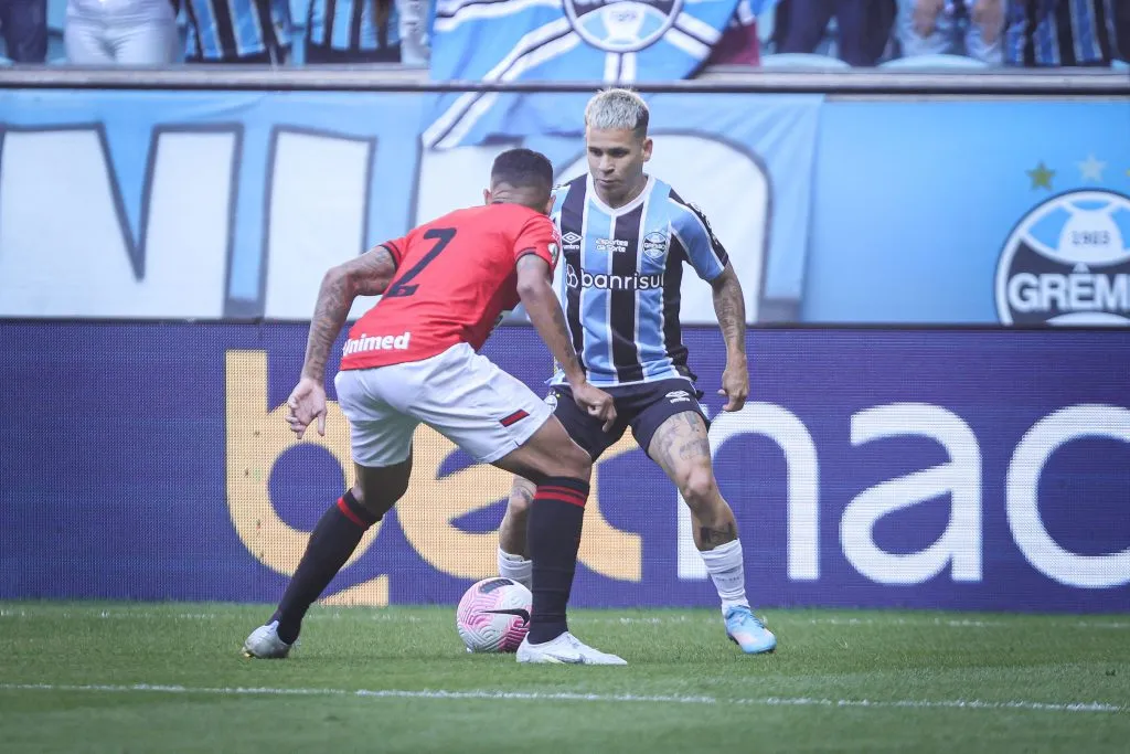 Soteldo foi um dos destaques na vitória do Grêmio sobre o Atlético-GO, no último sábado (26) Foto: Maxi Franzoi/AGIF