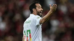 Nenê reclamando de expulsão em Flamengo X Juventude, pelo Campeonato Brasileiro, no Maracanã.