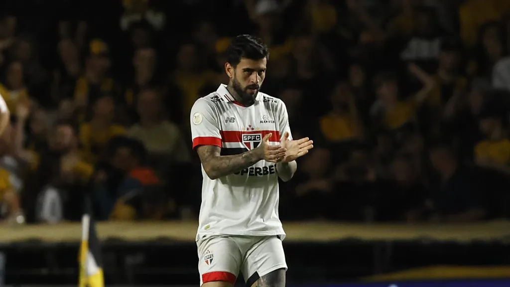 Liziero comemorando o tento anotado no Heriberto Hülse. Foto: Rubens Chiri / São Paulo FC