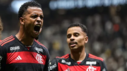 Allan e Carlinhos devem fazer parte da limpa que deve acontecer no elenco do Flamengo. Foto: Gilson Lobo/AGIF