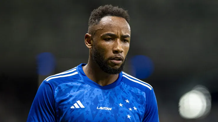 Rafa Silva, atacante do Cruzeiro, foi expulso contra o Athletico com agressão com 3 segundos de jogo