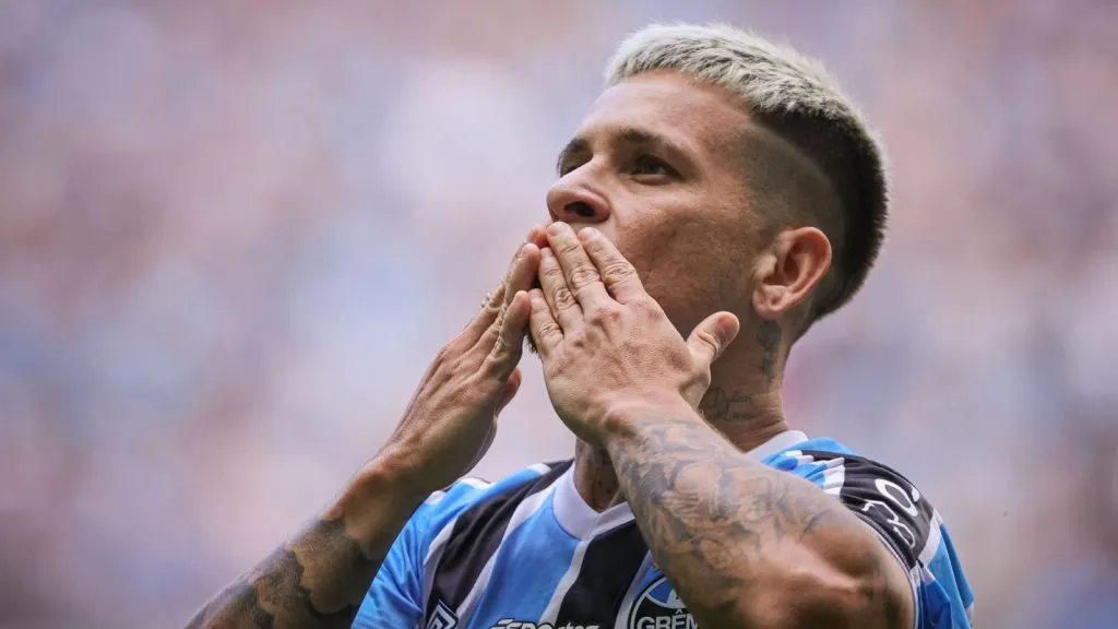 Soteldo em jogo do Grêmio.