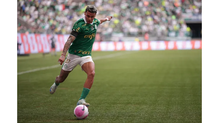 SP - SAO PAULO - 26/10/2024 - BRASILEIRO A 2024, PALMEIRAS X FORTALEZA - Richard Rios jogador do Palmeiras durante partida contra o Fortaleza no estadio Arena Allianz Parque pelo campeonato Brasileiro A 2024. Foto: Ettore Chiereguini/AGIF