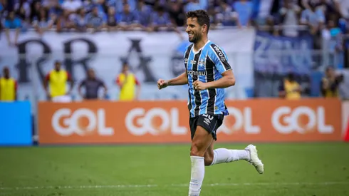 Pepê comemora gol contra o Atlético-GO