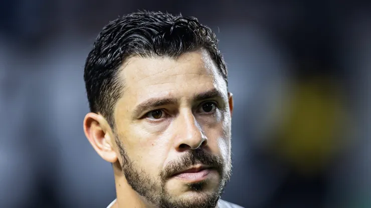 Giuliano, meia do Peixe, fica de fora do jogo contra o Ituano.