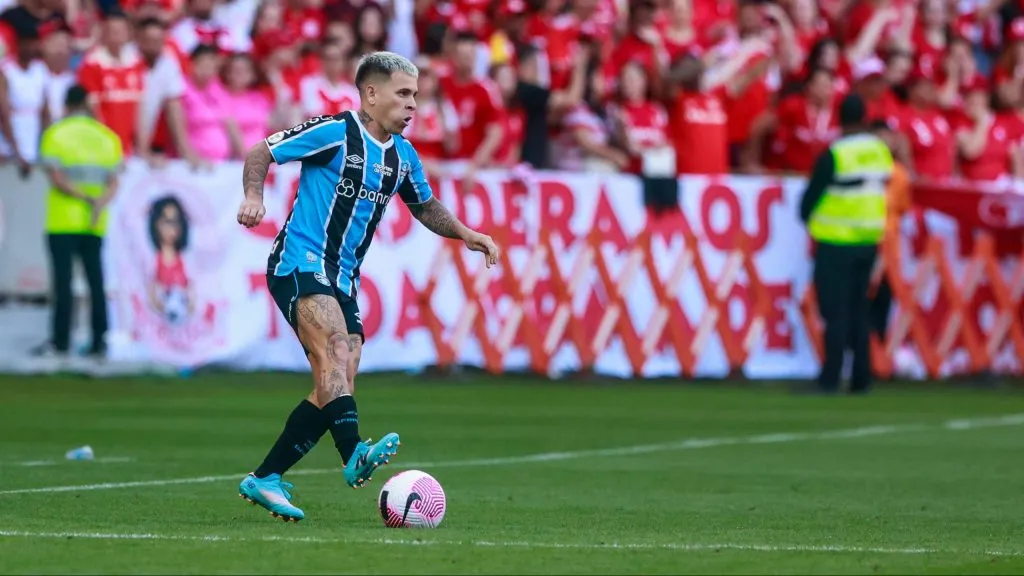 Soteldo durante partida. Foto: Luiz Erbes/AGIF