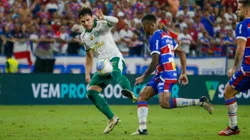 Veiga jogador do Palmeiras durante partida contra o Fortaleza na Arena Castelão pelo Campeonato Brasileiro A 2024. Foto: Baggio Rodrigues/AGIF