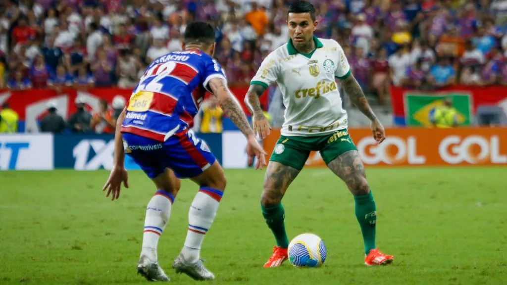 Dudu  jogador do Palmeiras durante partida contra o Fortaleza na Arena Castelão pelo Campeonato Brasileiro A 2024. Foto: Baggio Rodrigues/AGIF