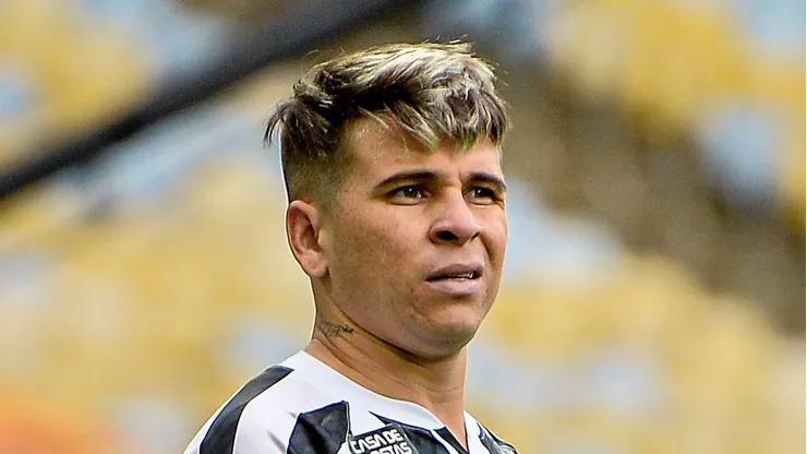 Soteldo durante jogo do Fluminense com a camisa do SFC.