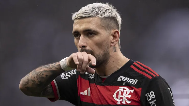 Arrascaeta durante partida entre Corinthians e Flamengo, na Neo Química Arena, pela semifinal da Copa do Brasil. Foto: Marco Galvão