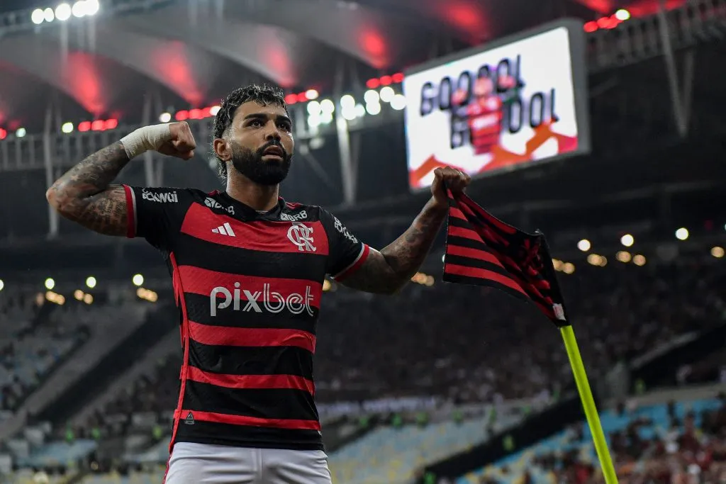 Gabigol voltou a ser titular com Filipe Luís. Foto: Thiago Ribeiro/AGIF