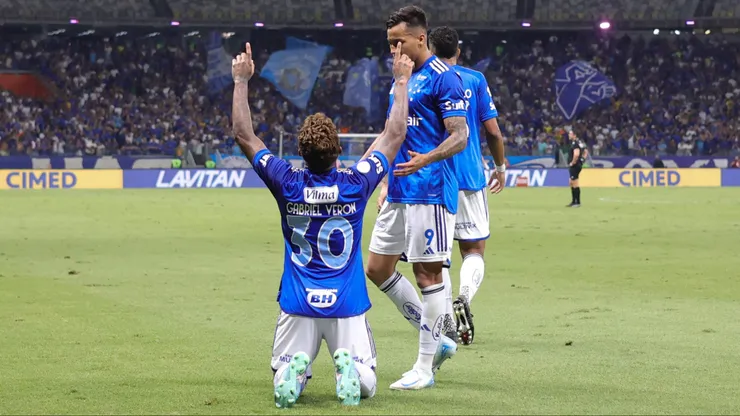 Gabriel Veron, jogador do Cruzeiro comemora seu gol durante partida contra o Bahia no Mineirao - Brasileirão Betano Série A 2024
