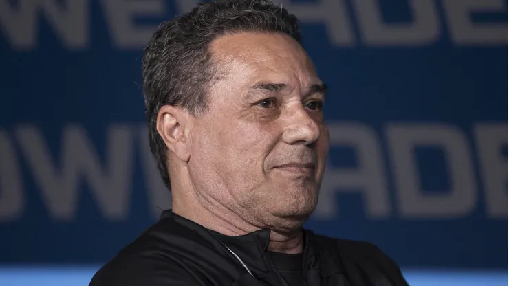 Luxemburgo está livre no mercado há mais de um ano e pequena ala do Peixe pede retorno do técnico