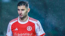 Alario em campo pelo Inter