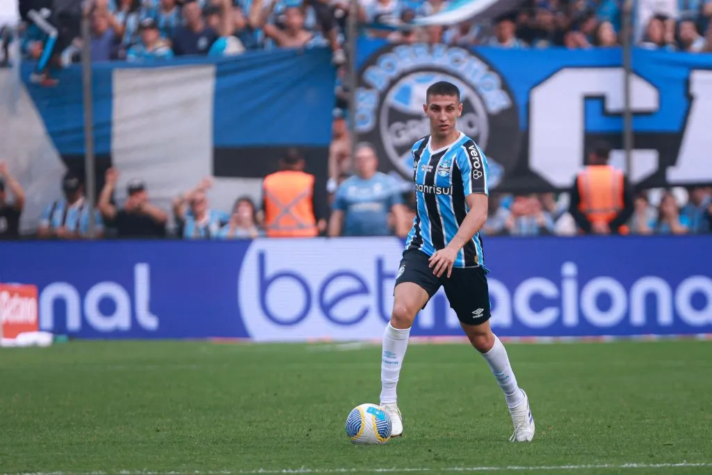 Foto: Maxi Franzoi/AGIF – Miguel Monsalve jogador do Gremio durante partida contra o Bahia no estadio Alfredo Jaconi pelo campeonato Brasileiro A 2024.