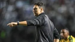 Bernardo na beira do gramado de São Januário. Foto: AssCom Dourado