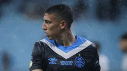 Miguel Monsalve, meia do Grêmio, lamenta durante partida contra o Criciúma no estádio Arena do Grêmio pelo Brasileirão Série A