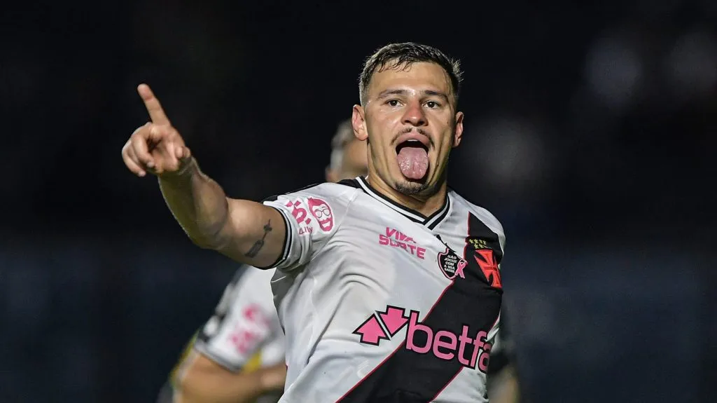 Hugo Moura vive boa fase no Vasco. Foto: Thiago Ribeiro/AGIF