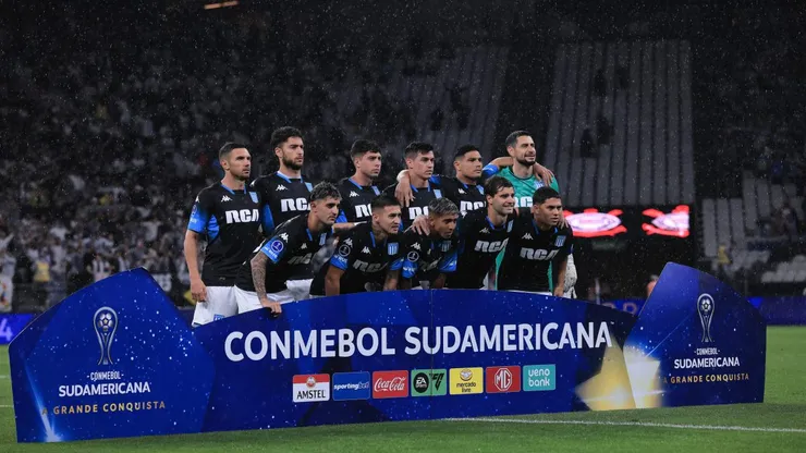 SP - SAO PAULO - 24/10/2024 - COPA SUL-AMERICANA 2024, CORINTHIANS X RACING - Jogadores do Racing posam para foto antes na partida contra Corinthians no estadio Arena Corinthians pelo campeonato Copa Sul-Americana 2024. Foto: Ettore Chiereguini/AGIF